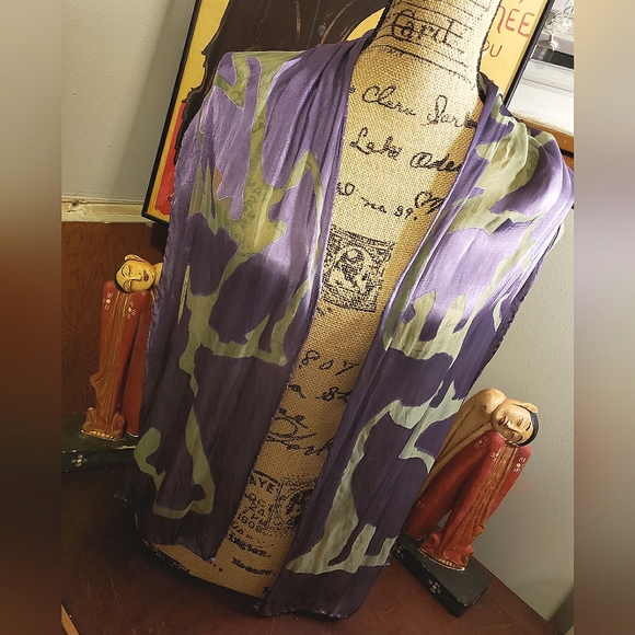 Kitty Silhouette Silk Scarf - Picture 6 of 6